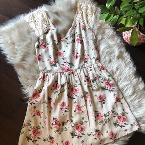 ✨NWOT Forever 21 floral mini dress